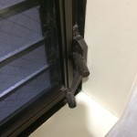 ルーバー窓のハンドル