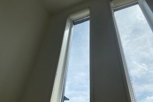 吹き抜け内窓設置前
